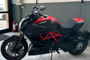 Ducati diavel Carbon red abs