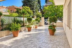 2 LOCALI A ROMA