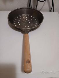 Padella per fare castagne caldarroste