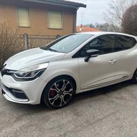 Clio IV 1.6 RS Trophy 220cv *SERIE NUMERATA con te