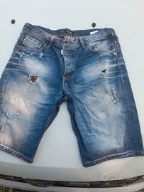 pantaloni jeans corti