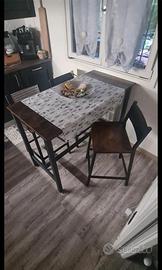 Tavolo + 4 sgabelli