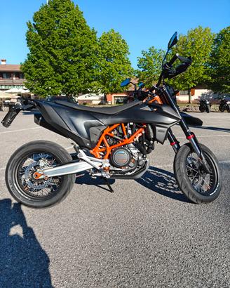 KTM 690 SMC R  (2024)