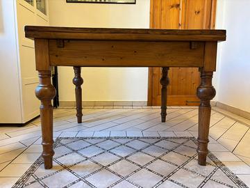 Tavolo in legno massello-allungabile e vintage
