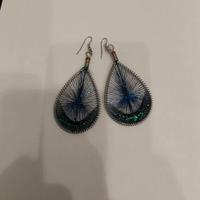 Orecchini pendenti blu e verdi