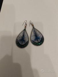 Orecchini pendenti blu e verdi