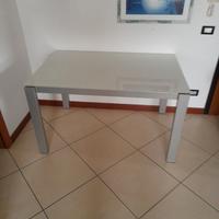 Tavolo vetro e alluminio
