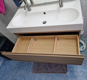 mobile bagno sospeso