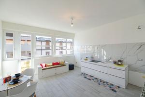 BILOCALE IN CENTRO ERBA RISTRUTTURATO CON BOX E CA