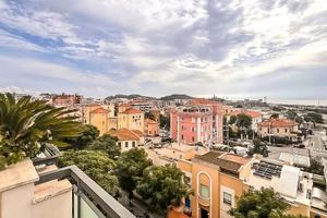Ultimo piano panoramico con terrazza nel quartiere