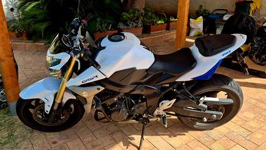 Suzuki Gsr 750