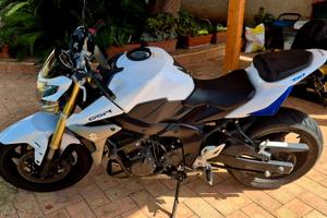 Suzuki Gsr 750
