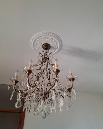 Lampadario vintage in ferro battuto e cristallo