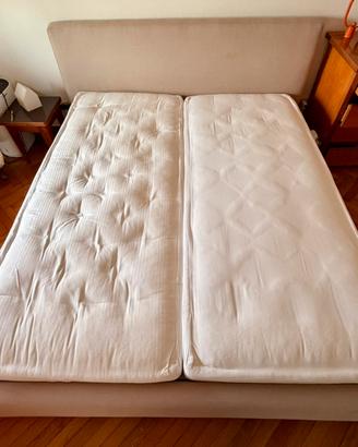 Letto matrimoniale con materassie doghe