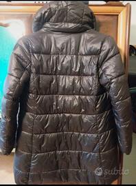 Piumino Invicta nero donna. 