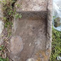 laccu in trachite rossa 