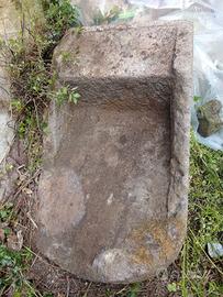 laccu in trachite rossa 