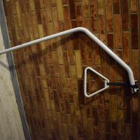 Supporto per alzarsi con maniglia professionale