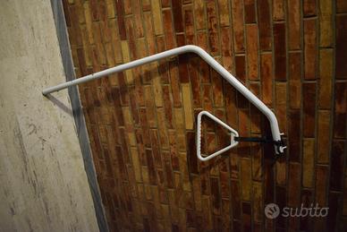 Supporto per alzarsi con maniglia professionale