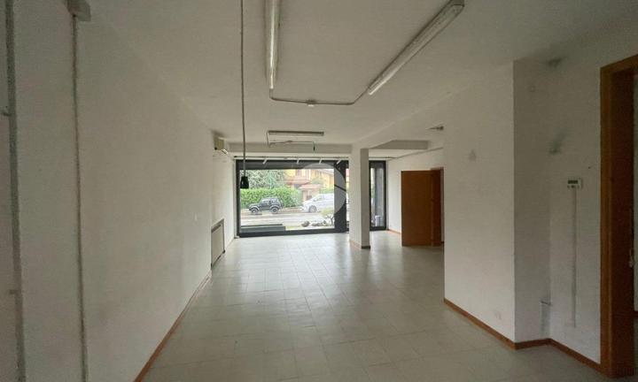 NEGOZIO A SCANZOROSCIATE