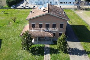 Incantevole casa singola con ampio giardino privat