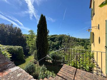 Rustico / Casale di 335 m² con più di 5 locali a L