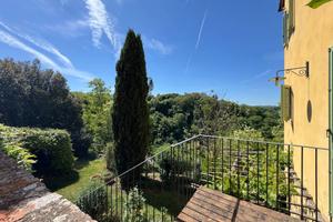 Rustico / Casale di 335 m² con più di 5 locali a L