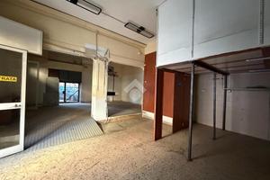 NEGOZIO A MARANO DI NAPOLI