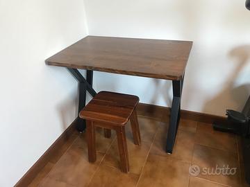 Scrivania legno massello con gambe ferro battuto