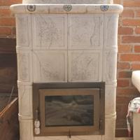 stufa a legna in maiolica 
