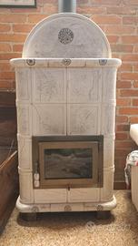 stufa a legna in maiolica 