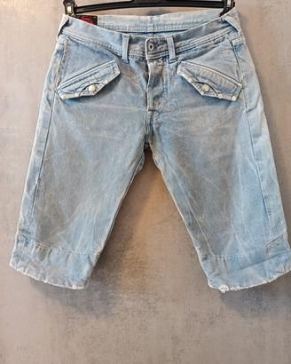pantaloni corti jeans marca Evisu 