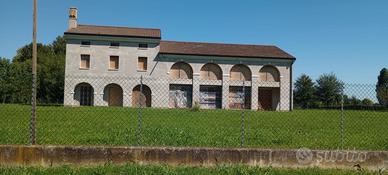 Villa al grezzo con terreno
