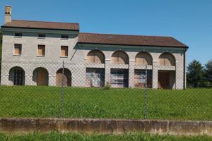 Villa al grezzo con terreno