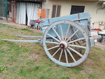 Carro agricolo antico anni 1940 a due ruote 
