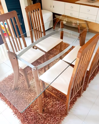 tavolo in vetro con 4 sedie