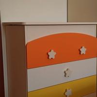 Mobiletto per cameretta con accessorio vaschetta