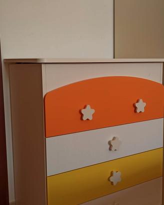 Mobiletto per cameretta con accessorio vaschetta