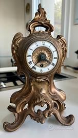 Antico orologio da tavolo/camino in bronzo