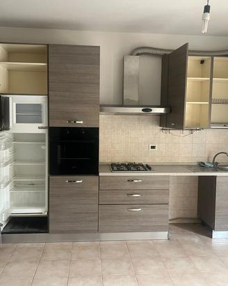Cucina Lineare completa di elettrodomestici