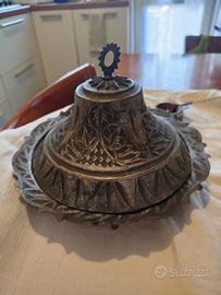 svutatasche in peltro e metro in acciaio