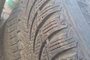 Gomme invernali usate 215/65 r16