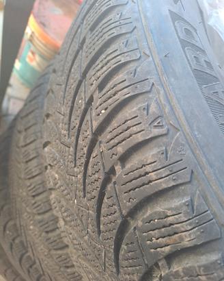 Gomme invernali usate 215/65 r16