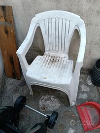 coppia di sedie in plastica 