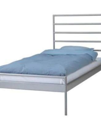 Letto completo di rete a doghe e materasso