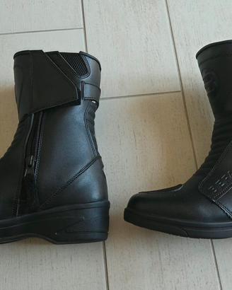 stivali moto donna nuovi misura 39