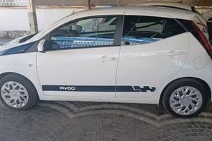 Toyota Aygo Connect 1.0 VVT-i 72 CV 5 porte x-clus
