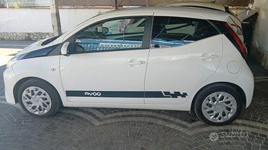 Toyota Aygo Connect 1.0 VVT-i 72 CV 5 porte x-clus