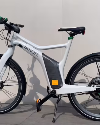 Bicicletta elettrica mercedes smart "guasta "