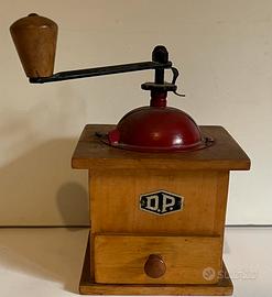 Antico macinacaffè a manovella